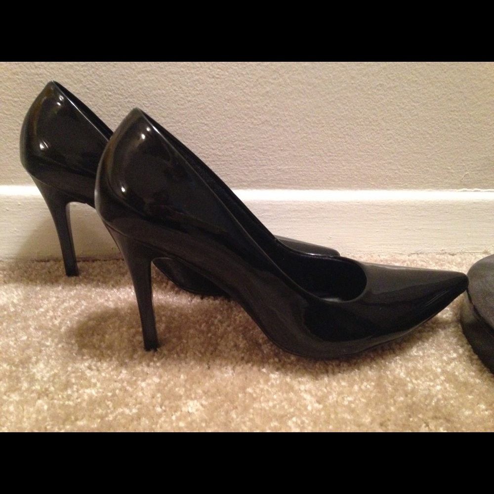 Pointed Toe PUMPS (like new)